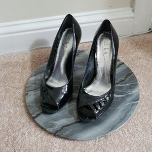 Peep toe pumps